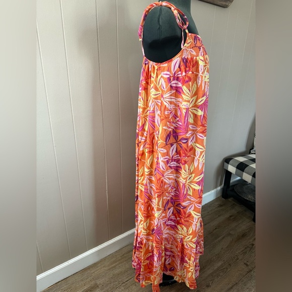 Jacquie The Label • Linen Blend Floral Maxi Dress - Picture 8 of 11